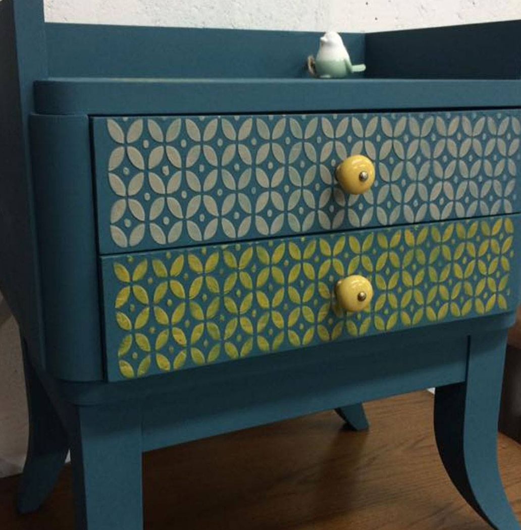 Samedi le relooking - Color'Mat Plume de Paon, Nevada et Impala et le pochoir Imprimé'70