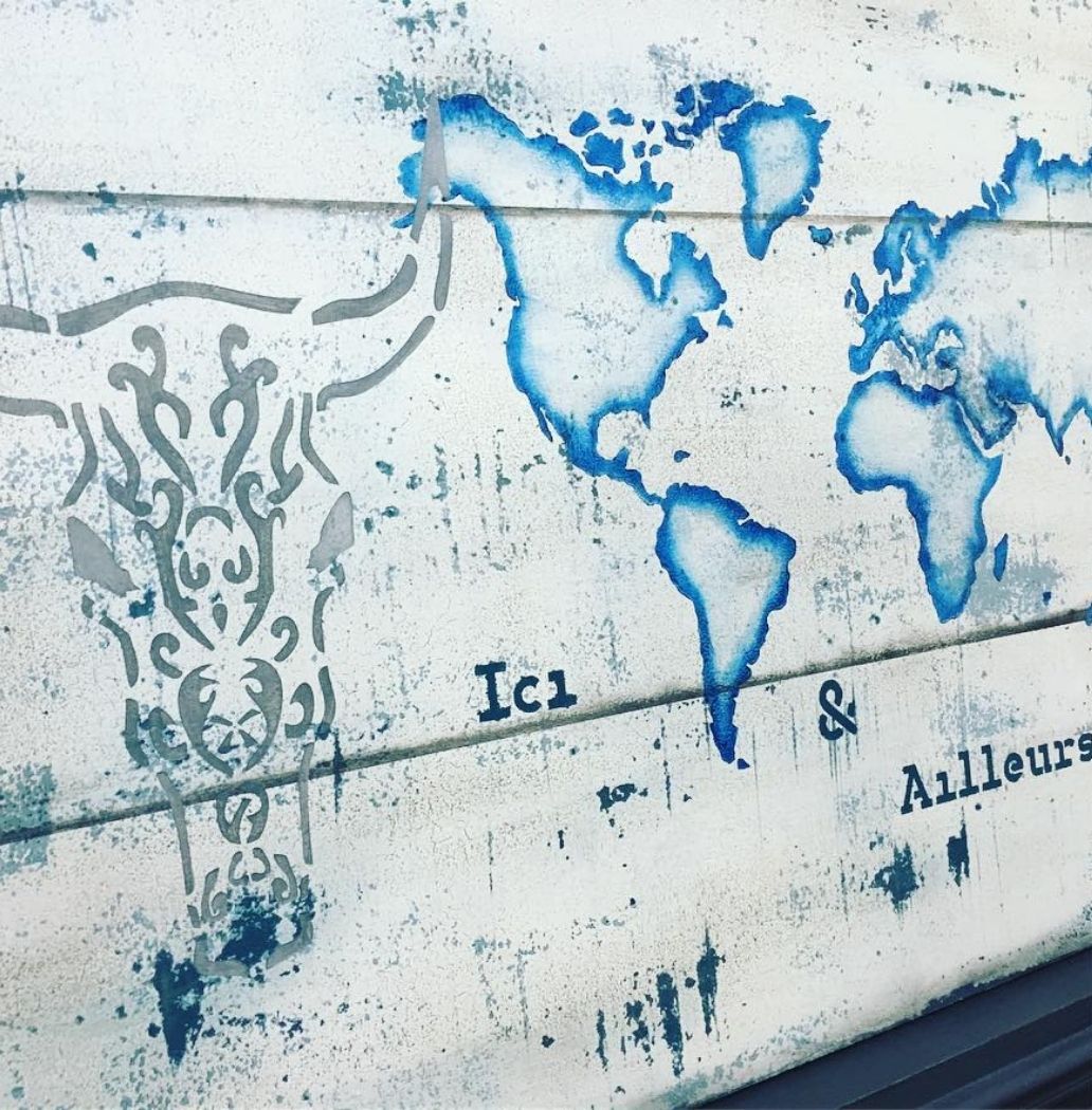 L'Atelier Gris Céleste - Pochoir ici & ailleurs et Banteng