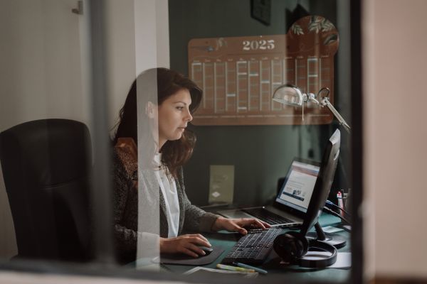 Derrière l’écran, une équipe proche de vous